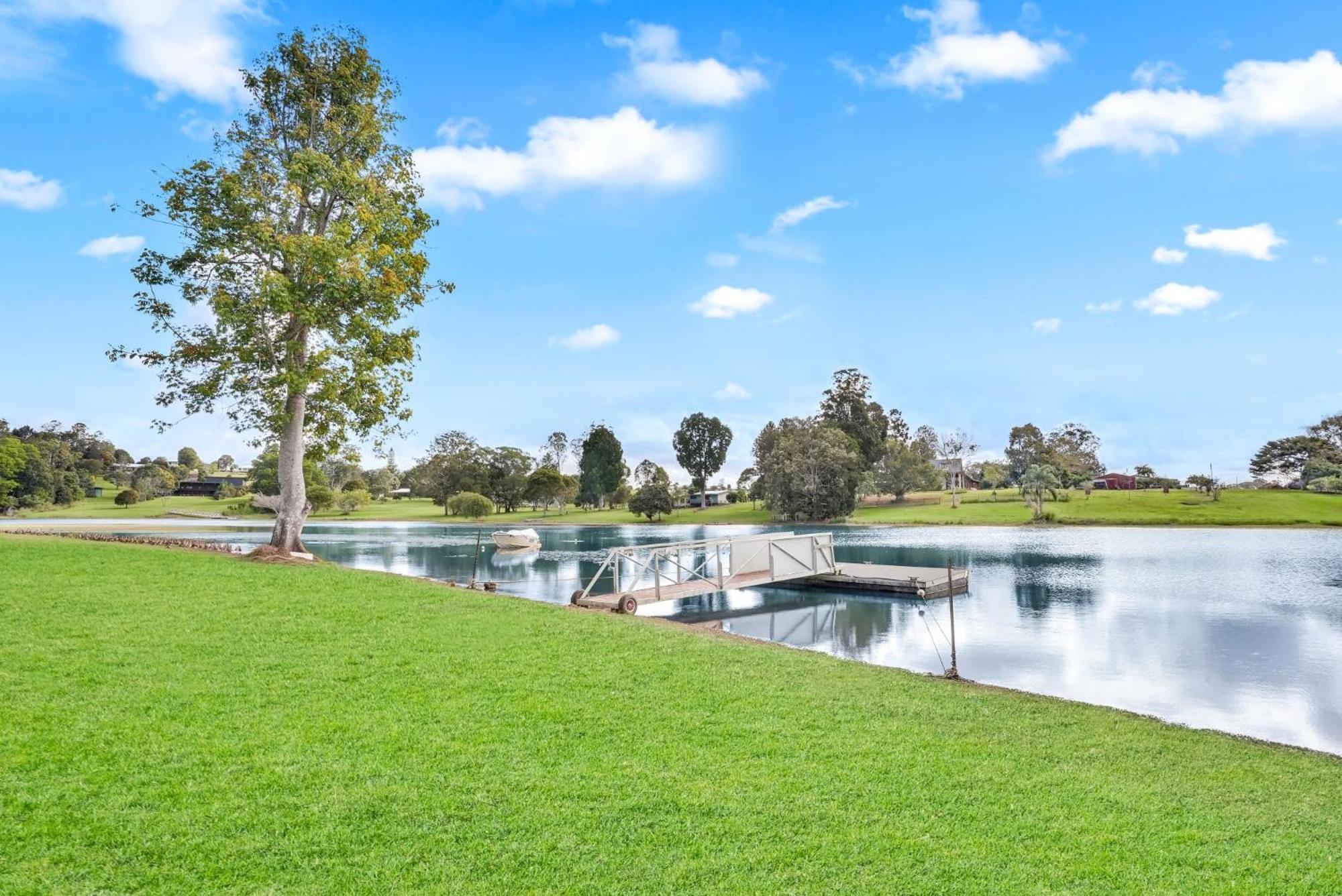 LakeSide Tinaroo only 2.5km from Yungaburra town