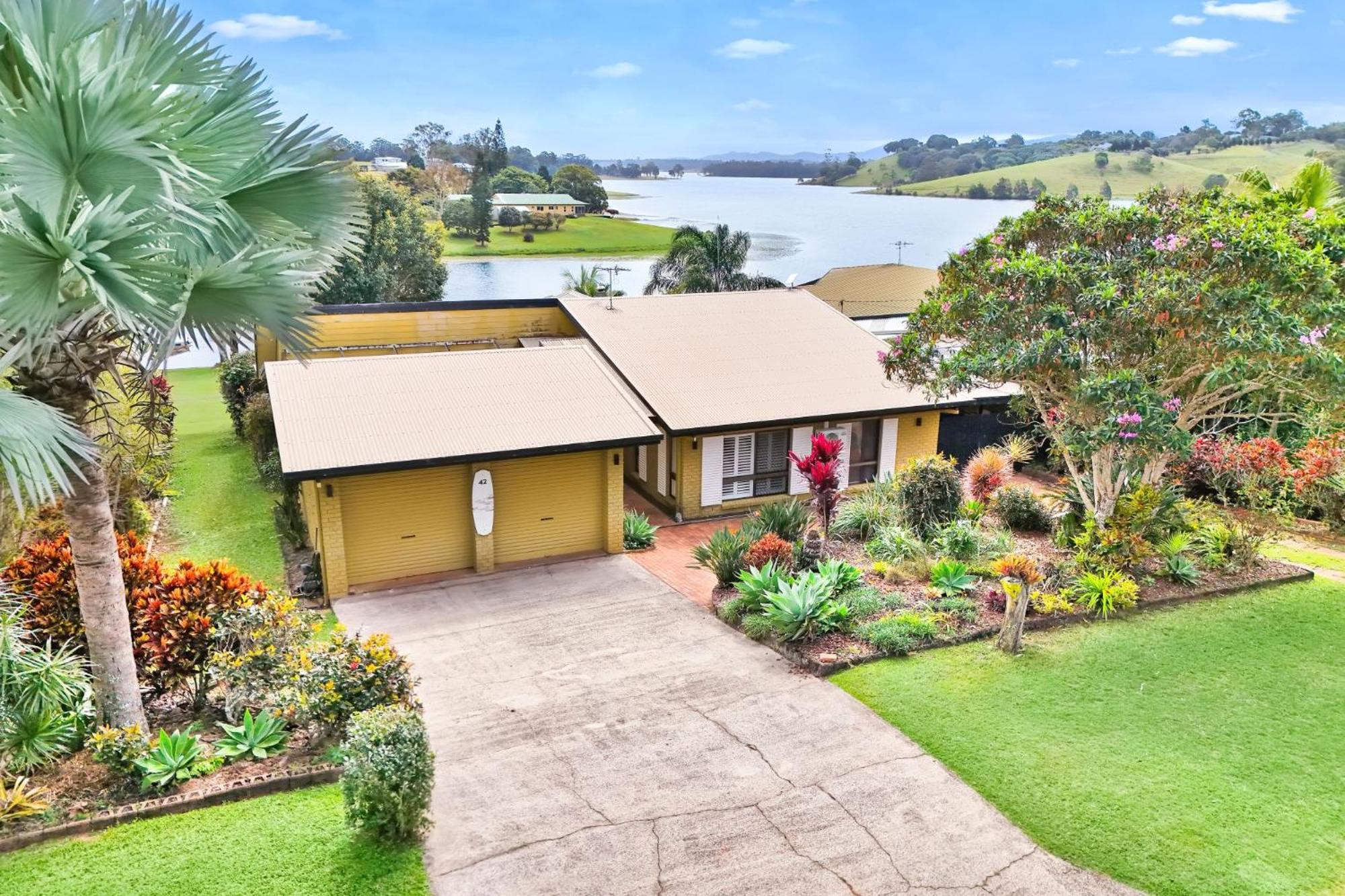 LakeSide Tinaroo only 2.5km from Yungaburra town
