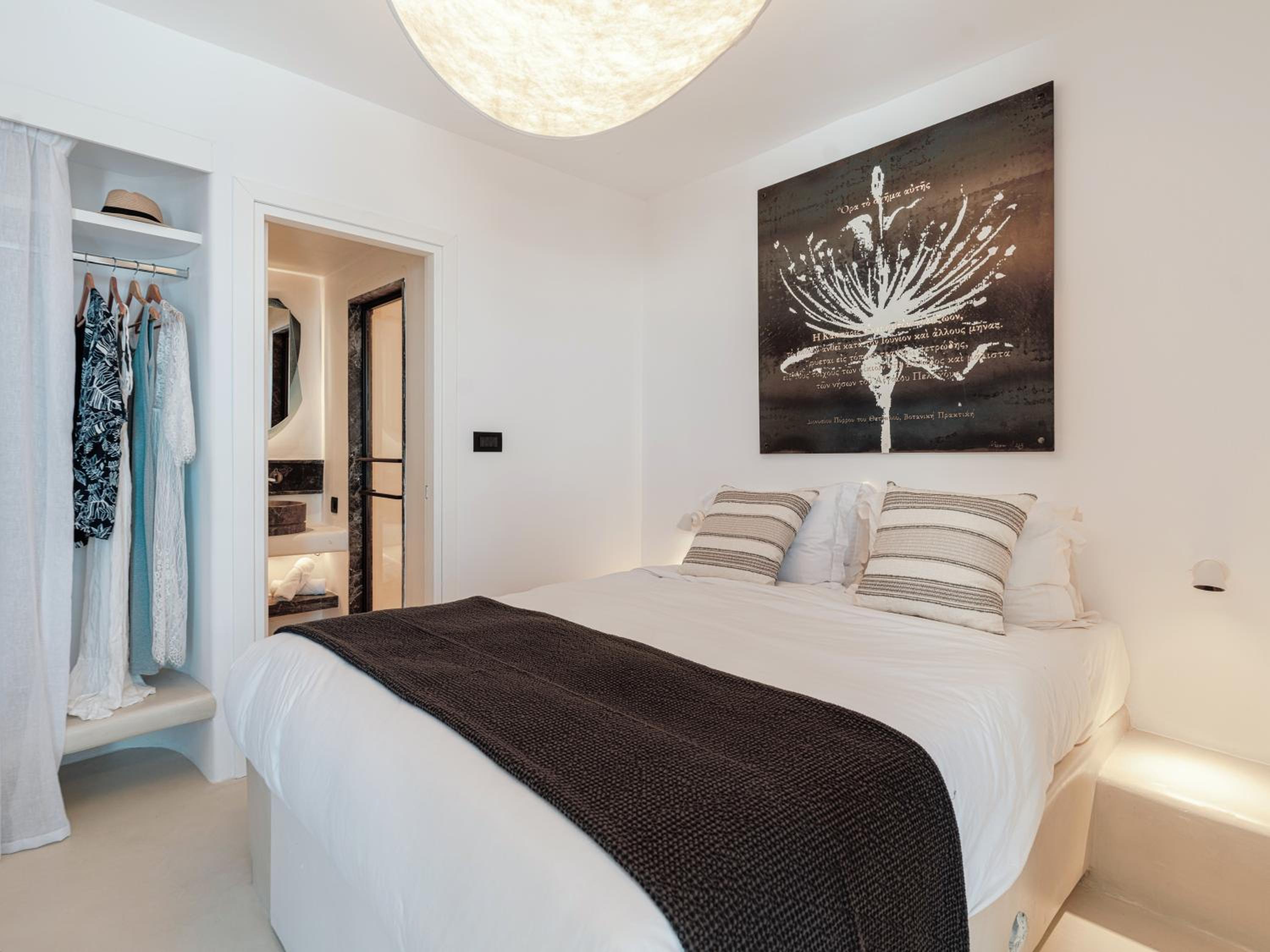 Oia Vacations - IKIES Santorini - Property Image 4