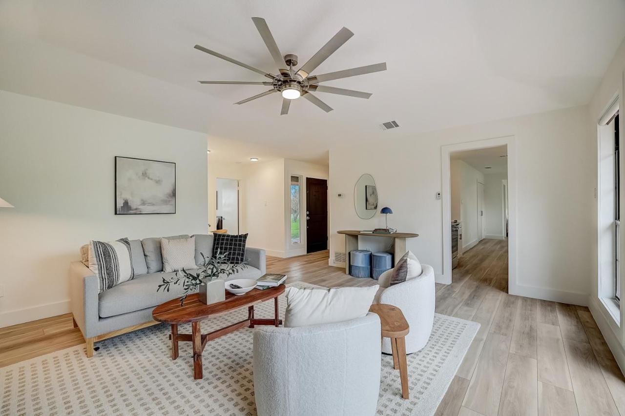Dunlap Oasis Spacious 5BR 12mi to DT Austin view 5