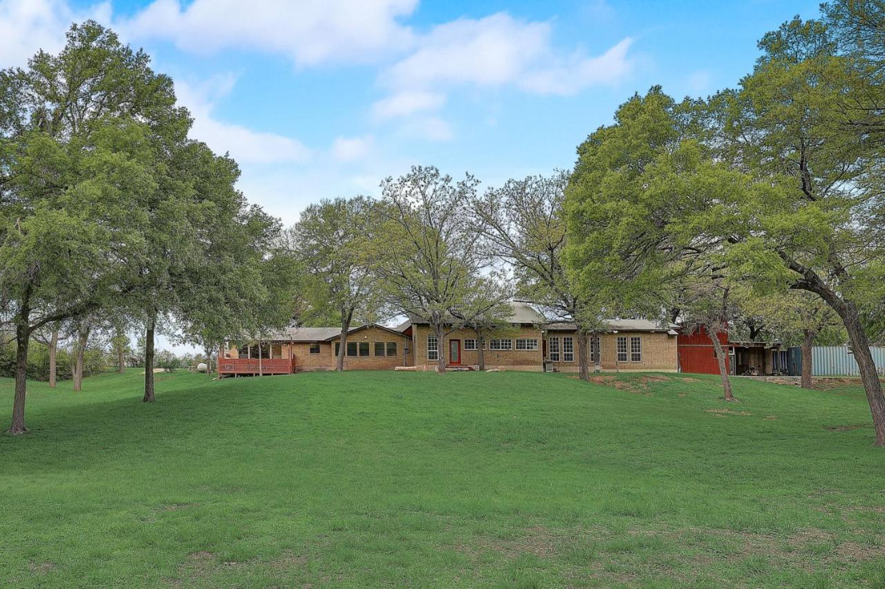 Spacious Austin Retreat 3BR Near COTA and DT view 3