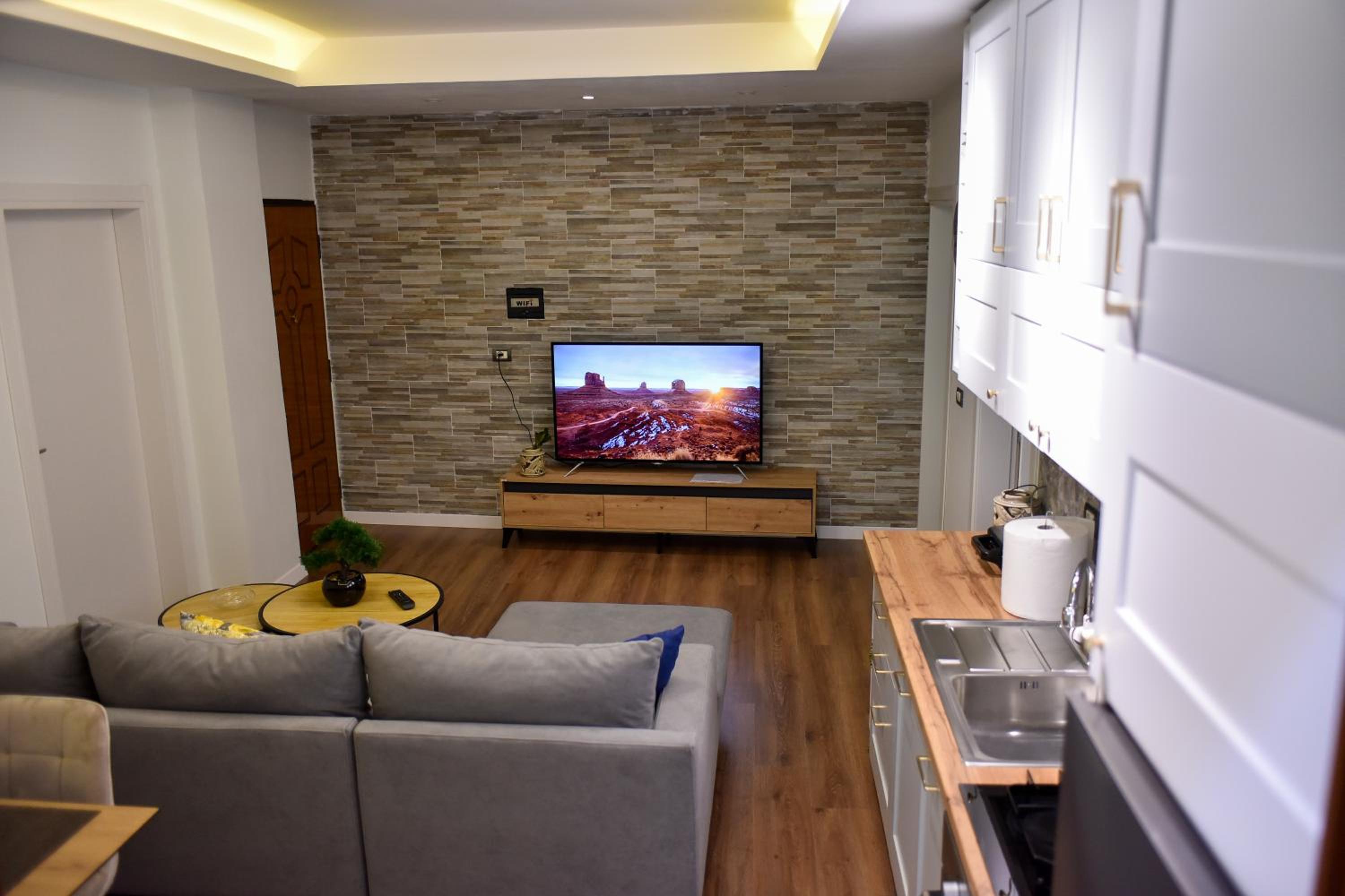 Agron's Suite
