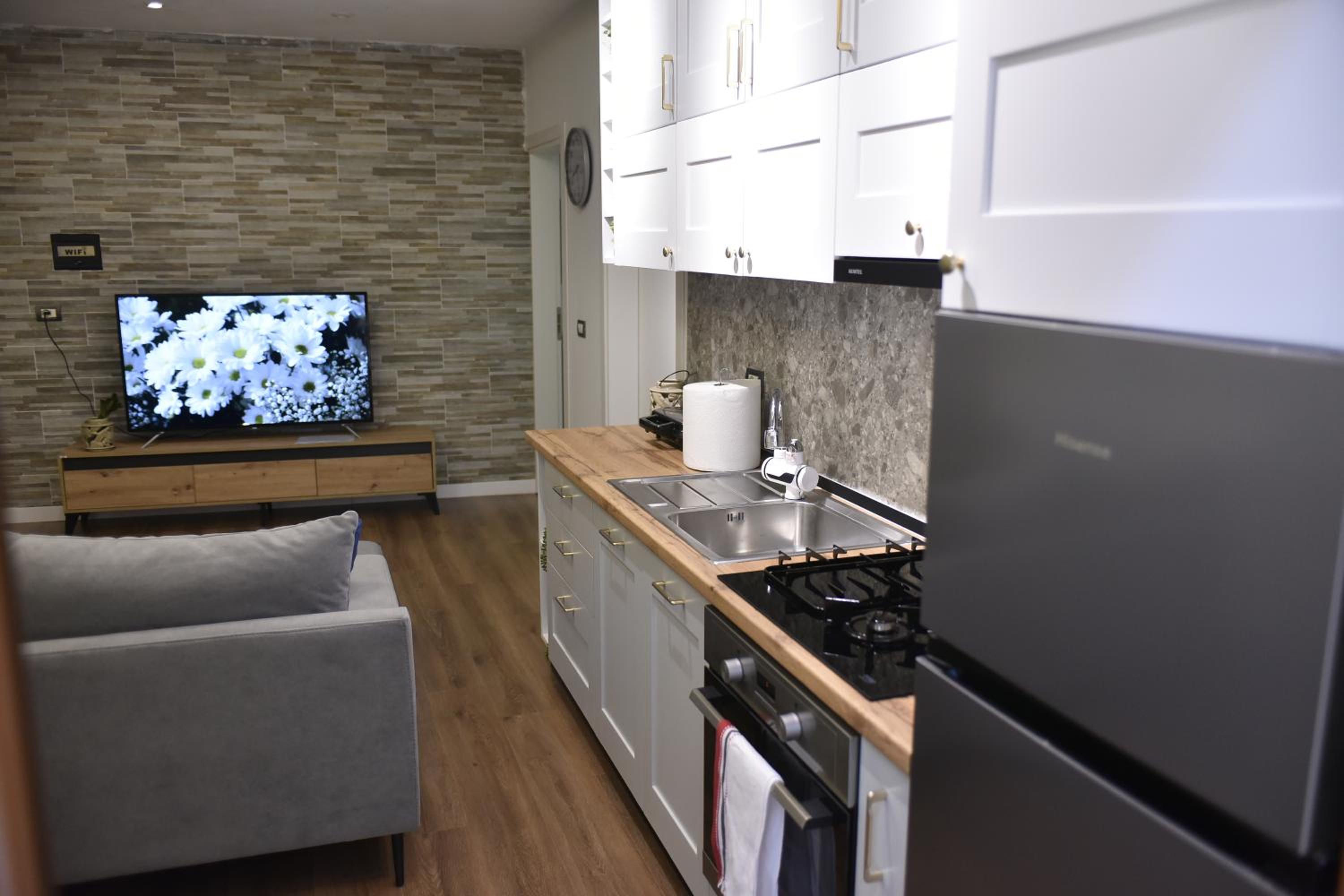 Agron's Suite