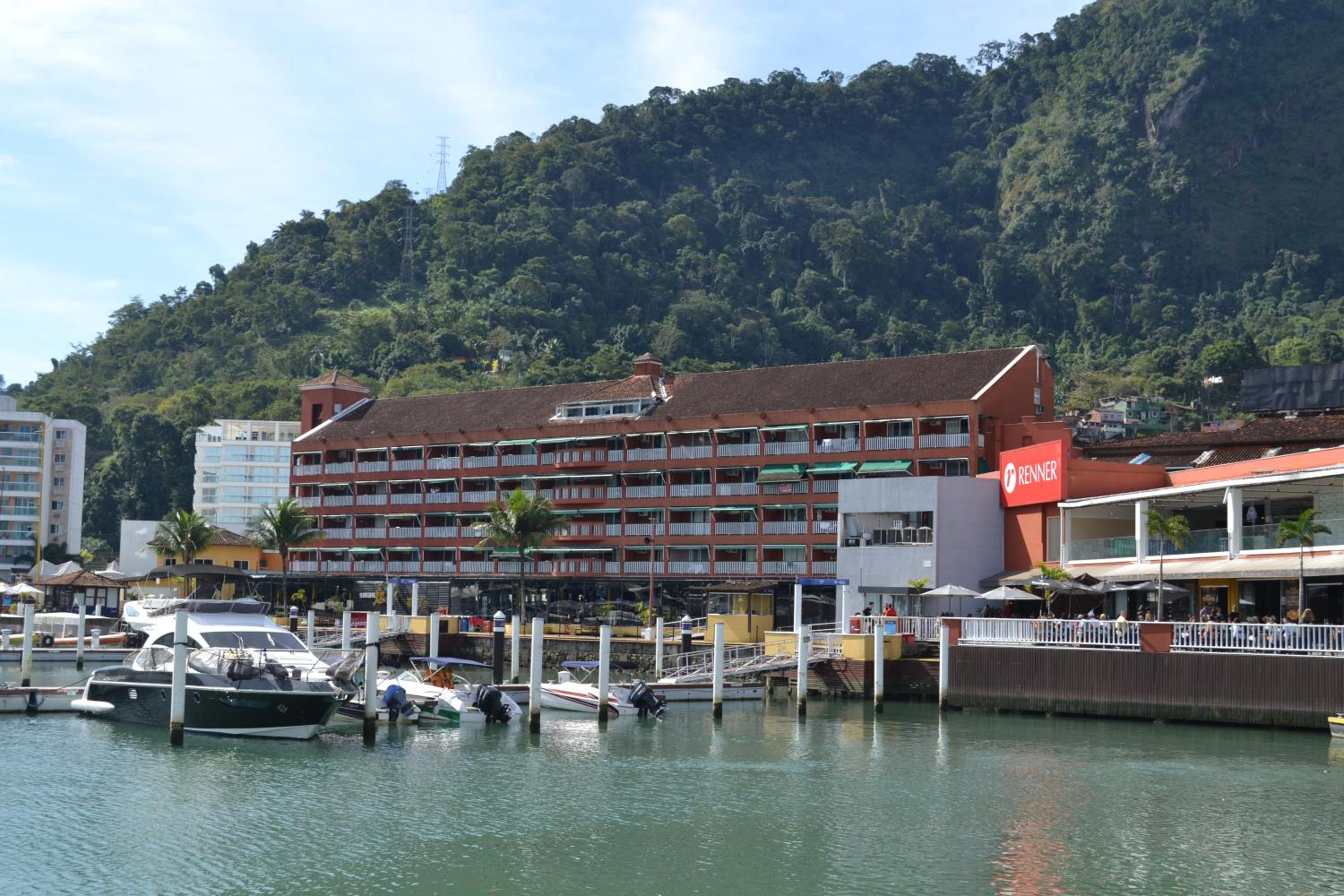 Cobertura frente mar , um andar , na Marina Piratas com estacionamento