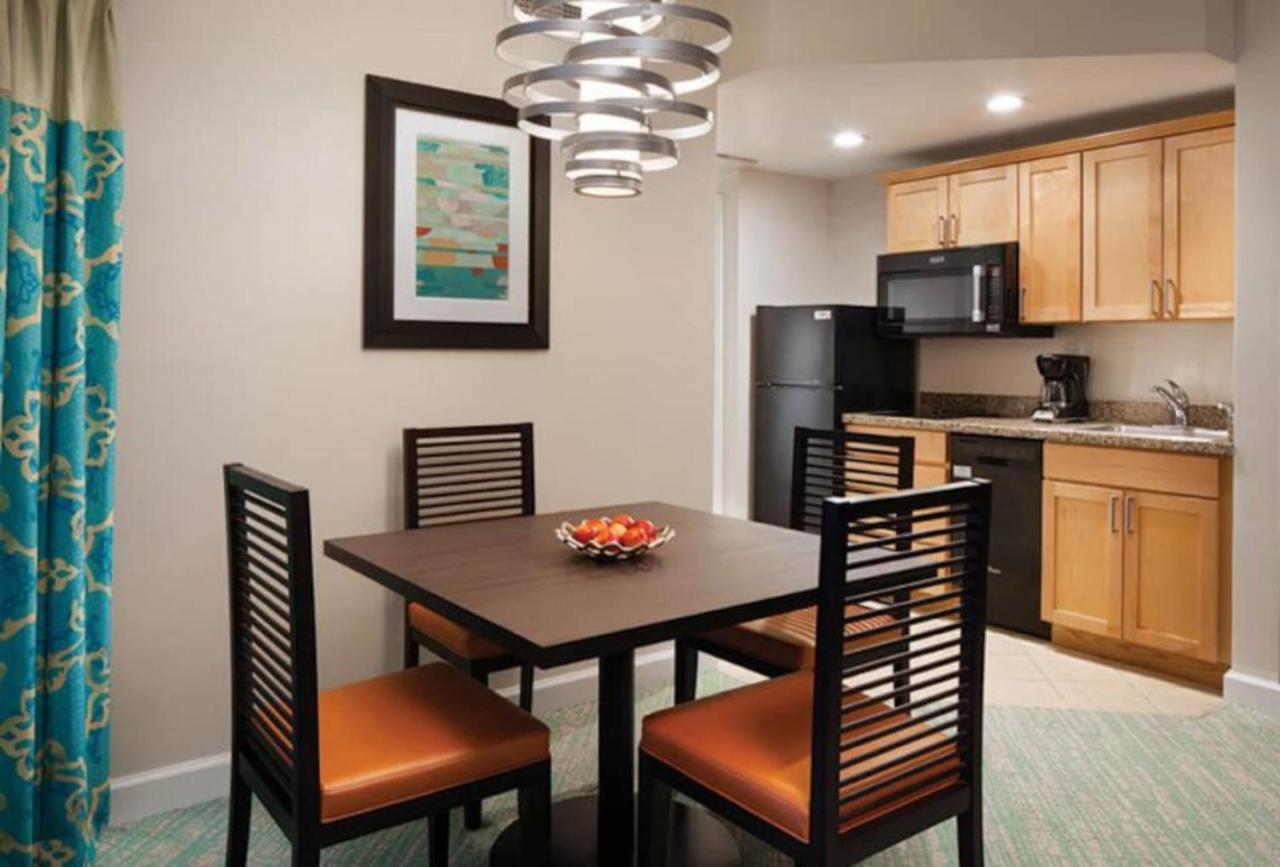 Beautiful resort 1BD condo with amazing resort amenities pool, kiddie pool, and more