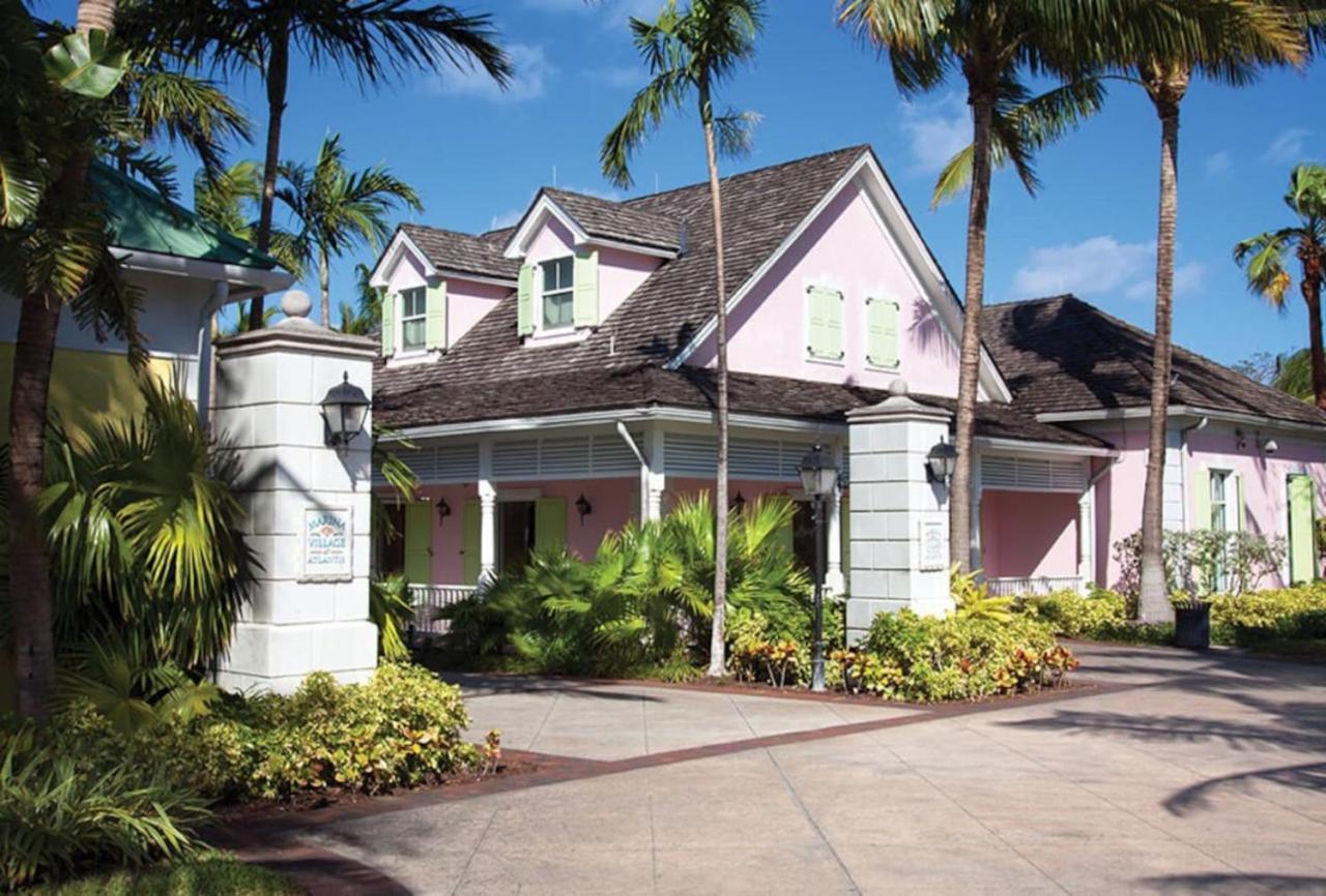 Beautiful resort 1BD condo with amazing resort amenities pool, kiddie pool, and more