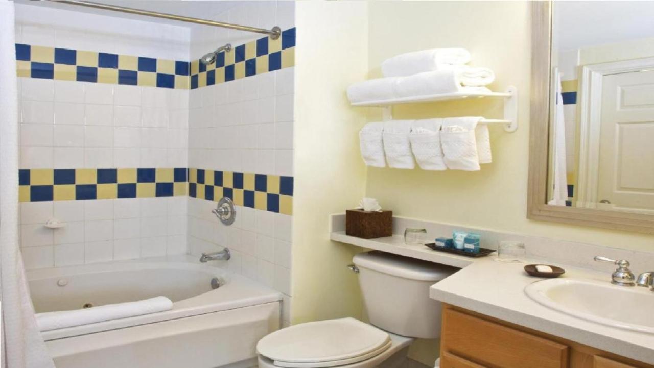 Beautiful resort 1BD condo with amazing resort amenities pool, kiddie pool, and more