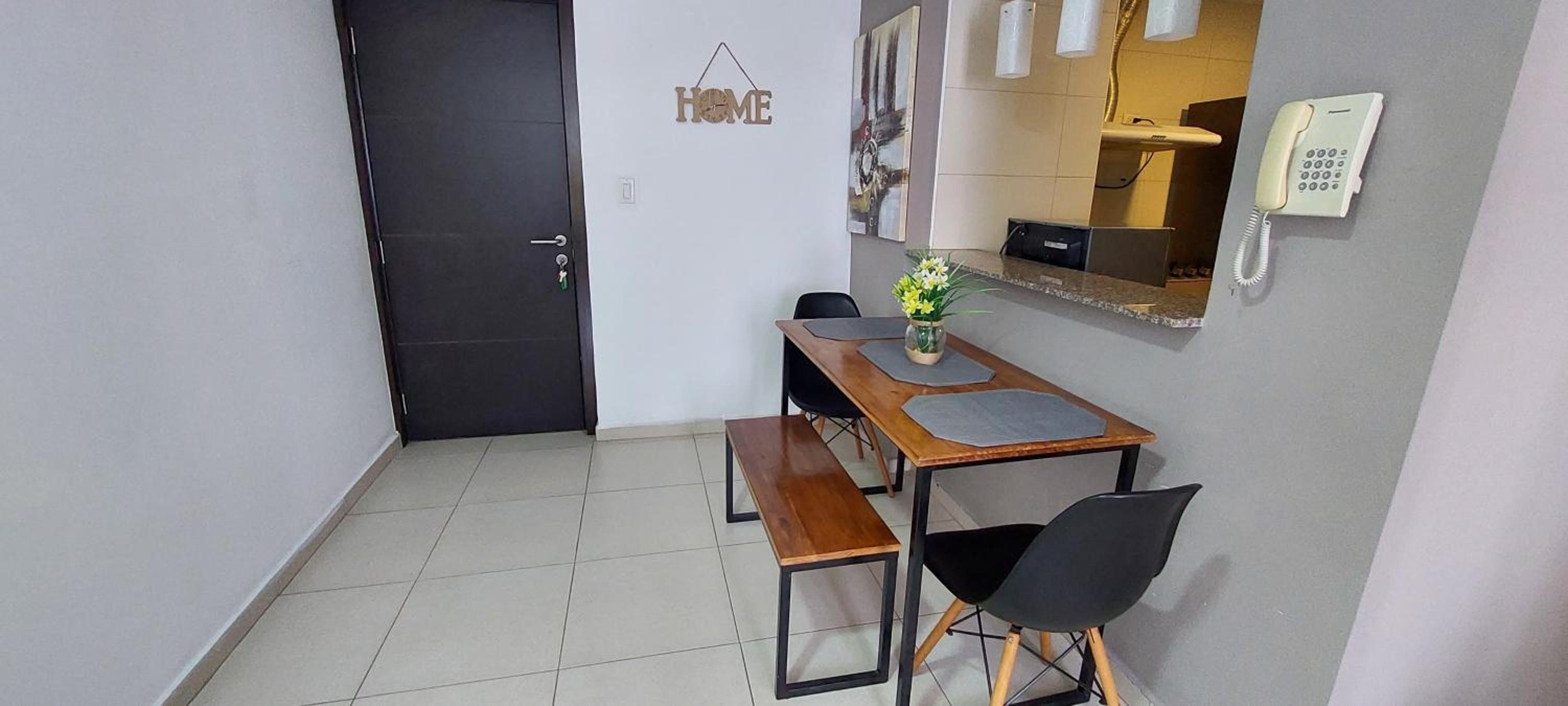 Cute apartment 5min from the airport