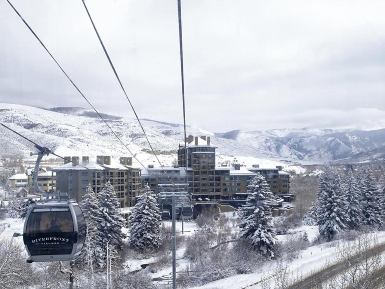 Beautiful resort setting at this 2BD condo with amenities onsite dining, spa, etc view 4