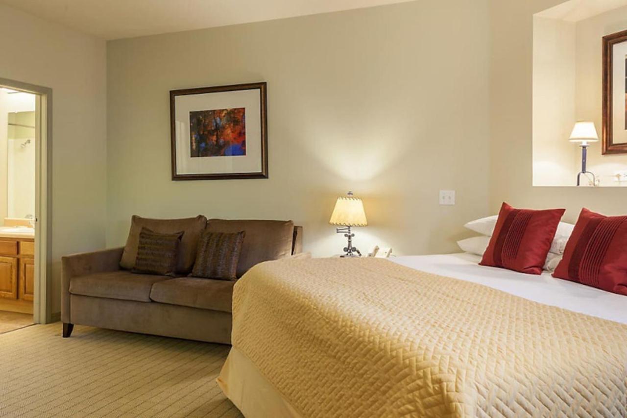 Studio Apt in Branson with great resort setting including pools and playground view 4