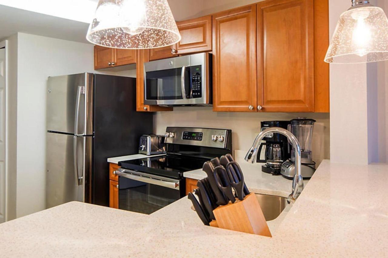 1BD resort condo with resort amenities including a lazy river view 4