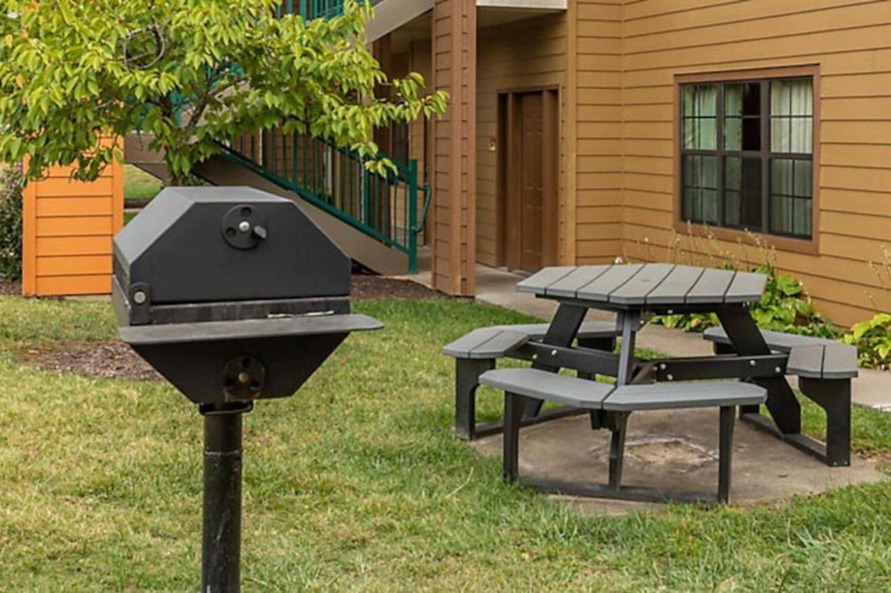 Family Fun in Branson in a 2BD vacation condo with lots of resort amenities view 5