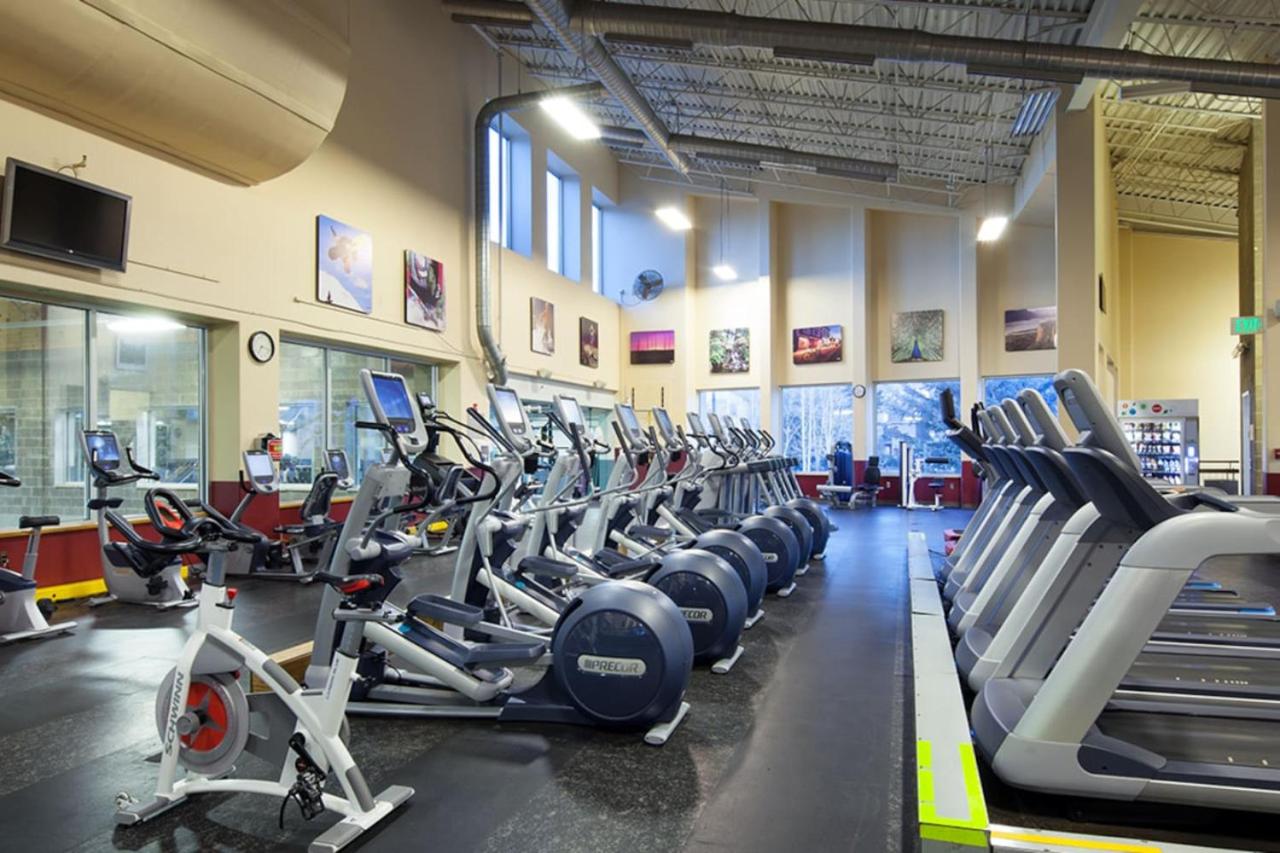 Skiing or Hiking enjoy the family in a resort 2BD condo with pass to Avon Recreation Ctr view 3