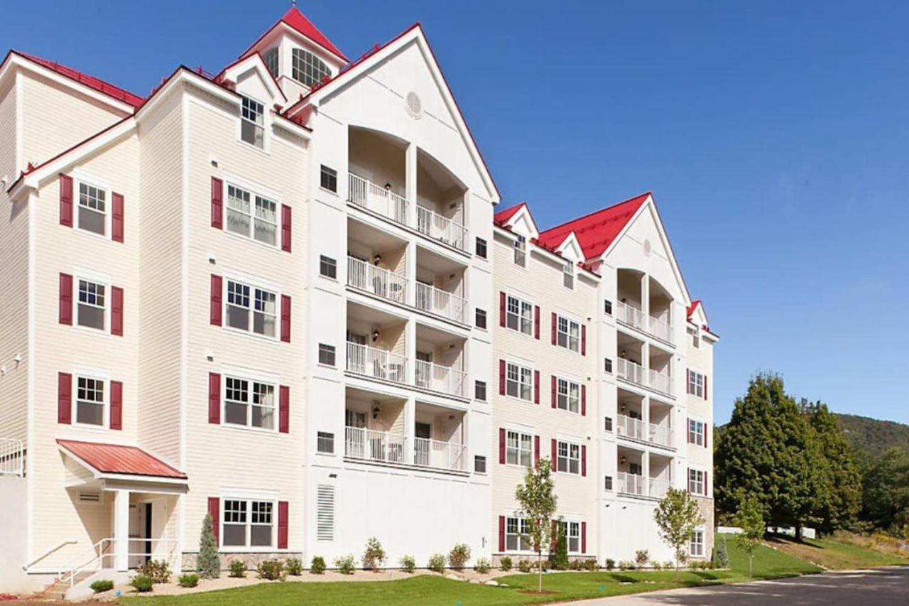 Visit the beautiful Northeast scenery in this Studio Apt with resort amenities view 4