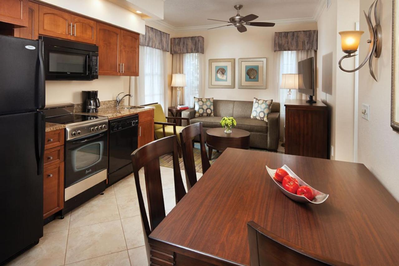 Have fun in this 2BD condo in a resort setting with close access to Orlando parks