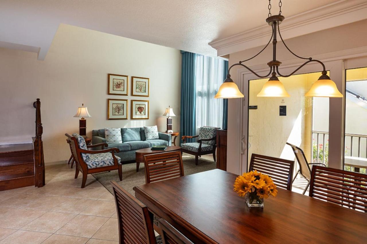 Have fun in this 2BD condo in a resort setting with close access to Orlando parks