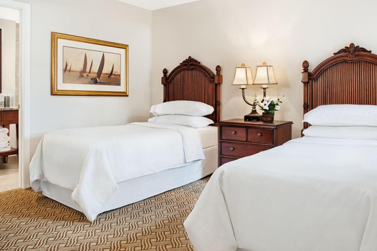 Have fun in this 2BD condo in a resort setting with close access to Orlando parks