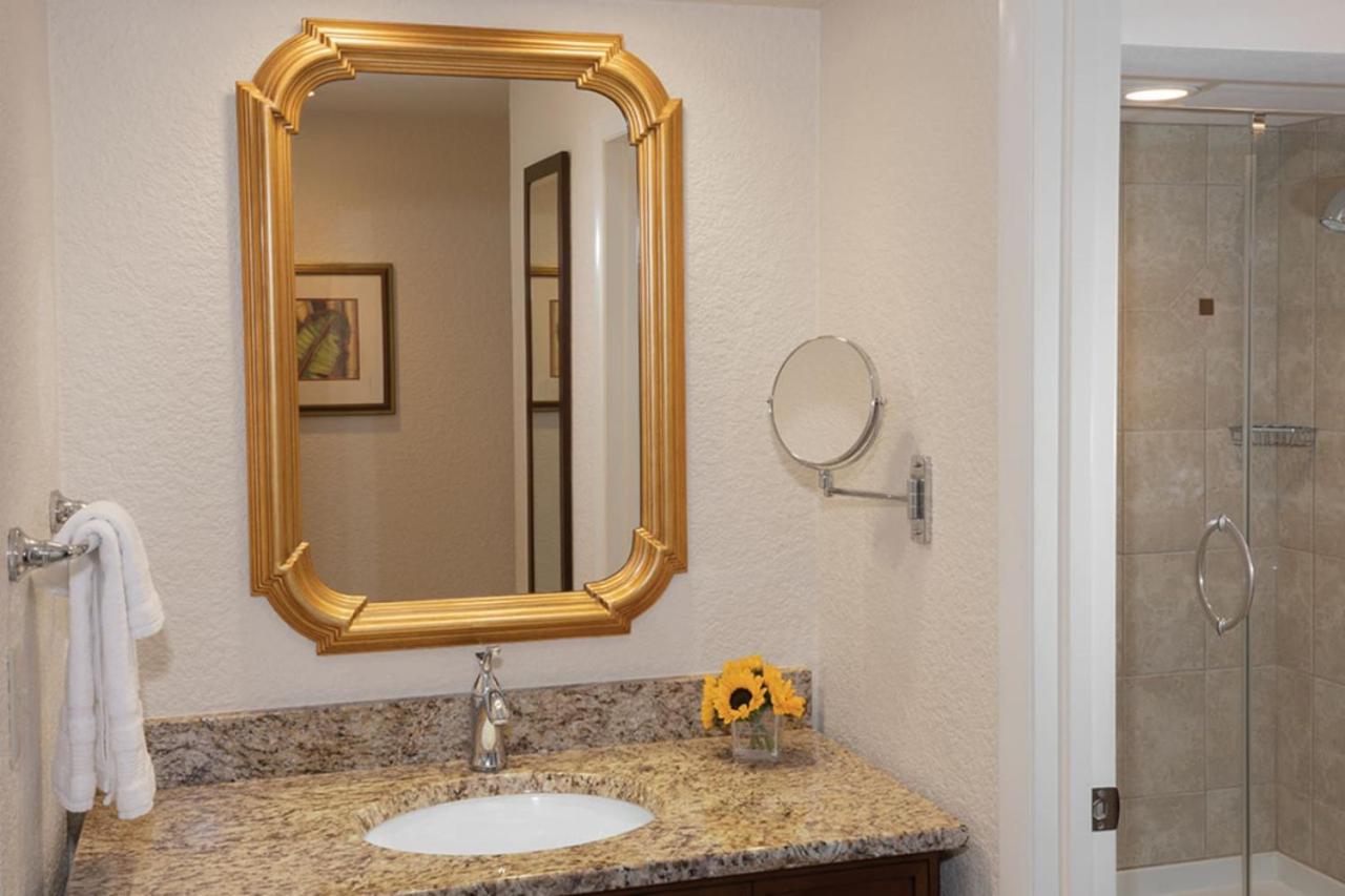 Have fun in this 2BD condo in a resort setting with close access to Orlando parks