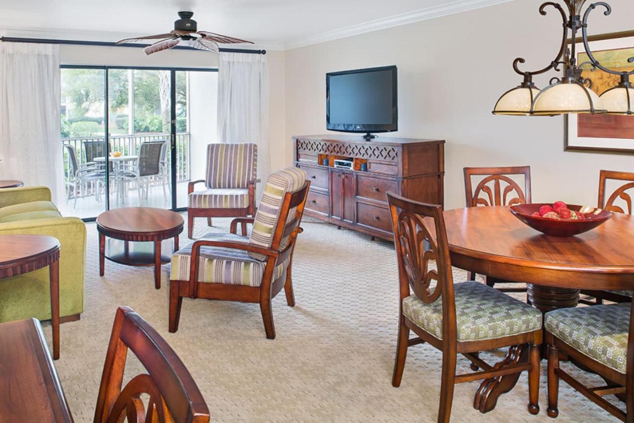 Have fun in this 2BD condo in a resort setting with close access to Orlando parks