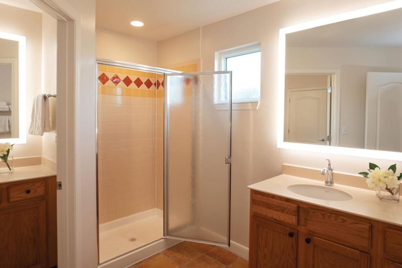 Relax after enjoying all the parks Orlando has to offer in this 1BD vacation condo