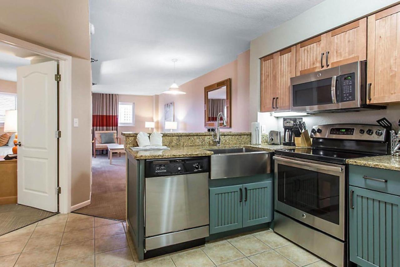 Beach themed 1BD condo with resort amenities including lazy river