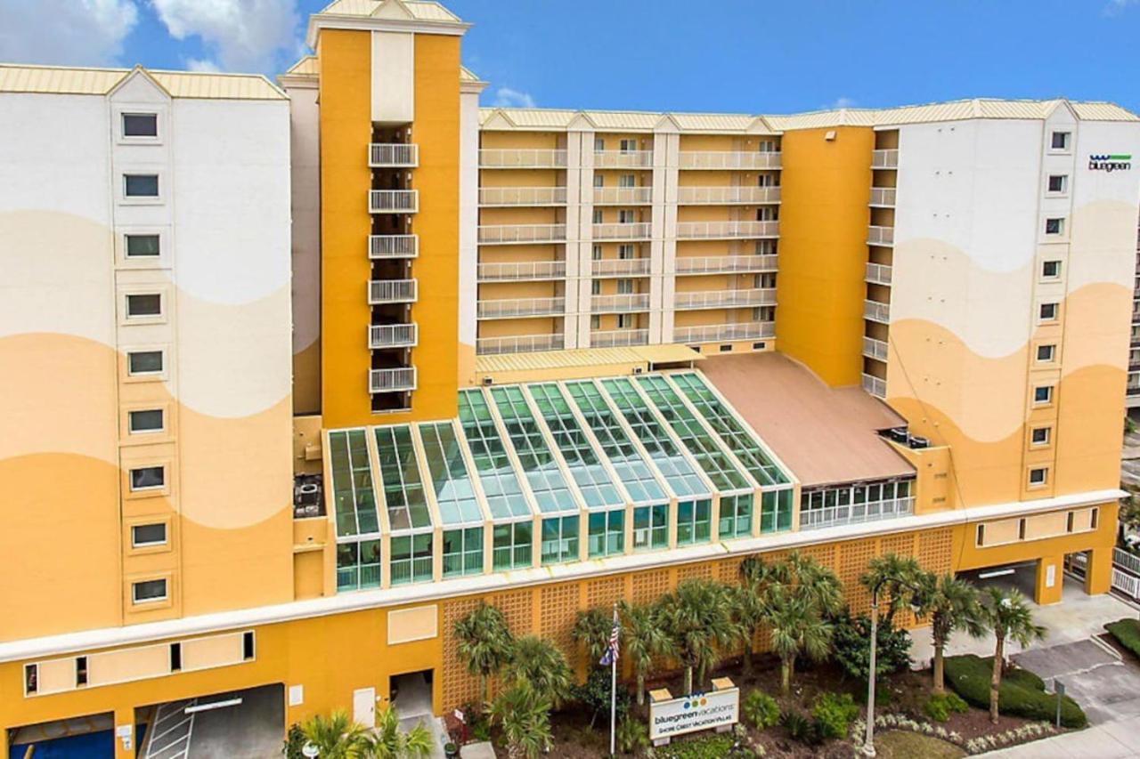 Beach themed 1BD condo with resort amenities including lazy river