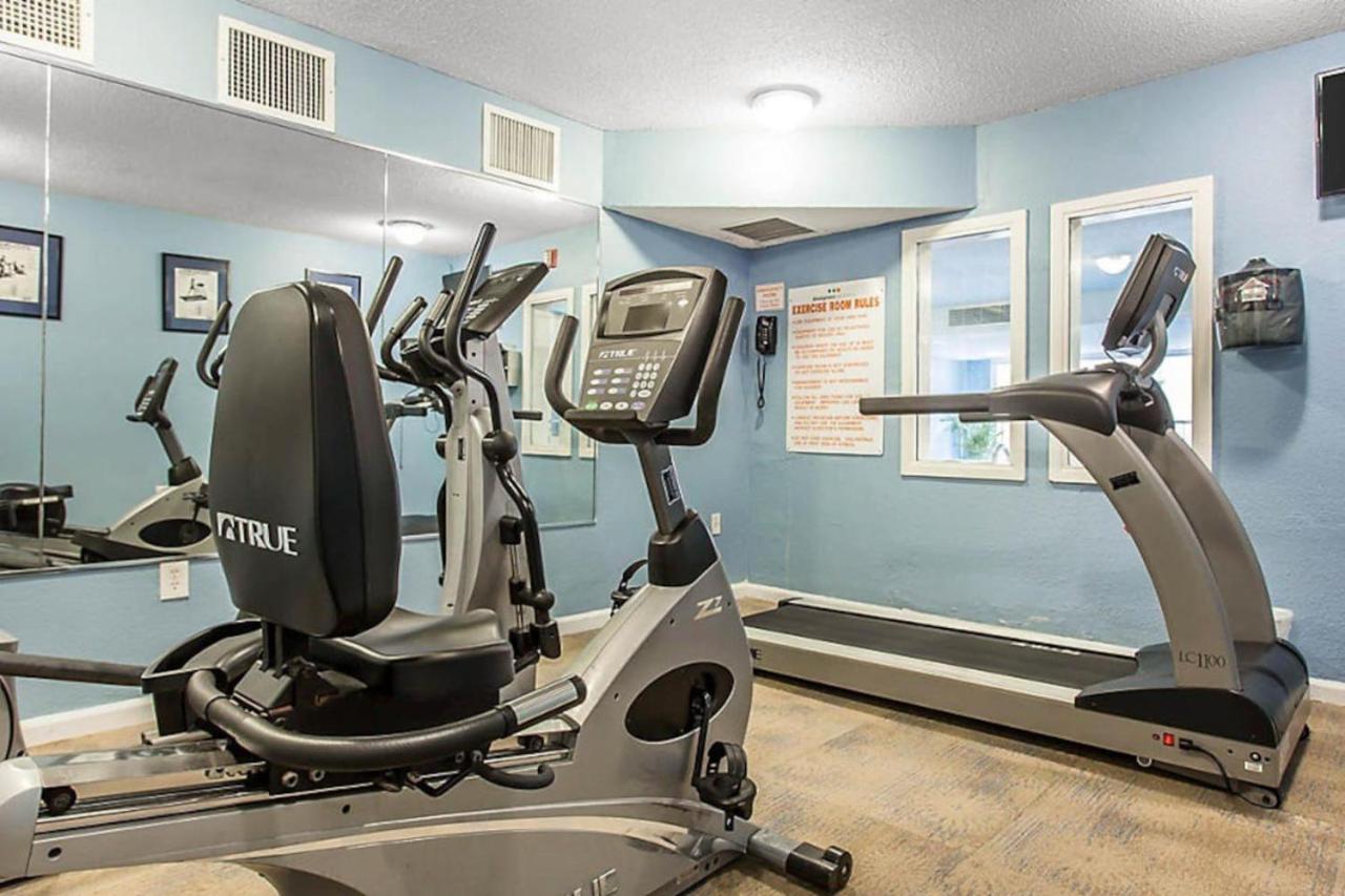 Beach themed 1BD condo with resort amenities including lazy river