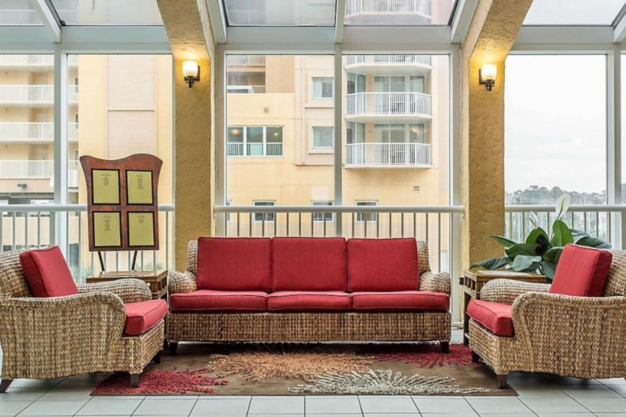 Beach themed 1BD condo with resort amenities including lazy river