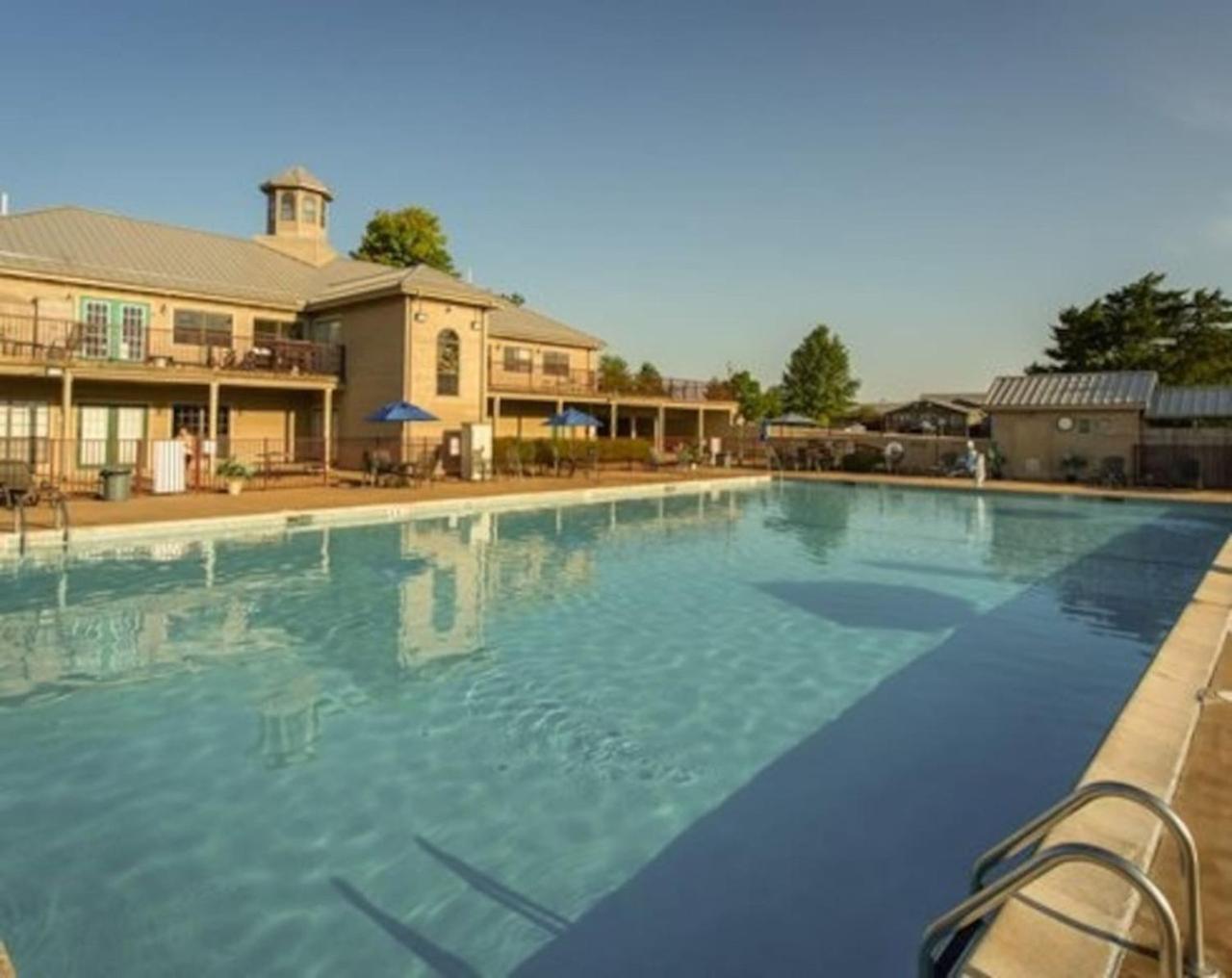 Beautiful 2BD condo in lakefront resort with lots of outdoor onsite activities