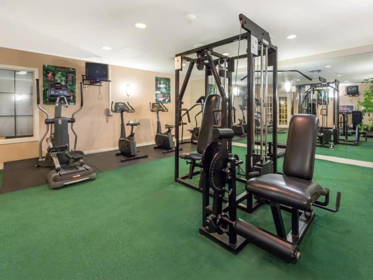 Beautiful 2BD condo in lakefront resort with lots of outdoor onsite activities