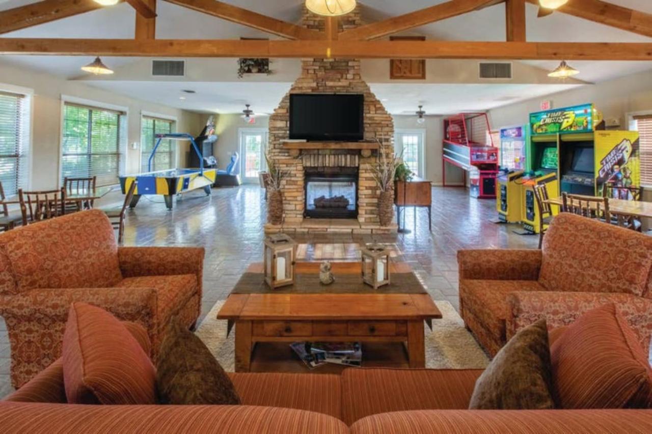 Beautiful 2BD condo in lakefront resort with lots of outdoor onsite activities