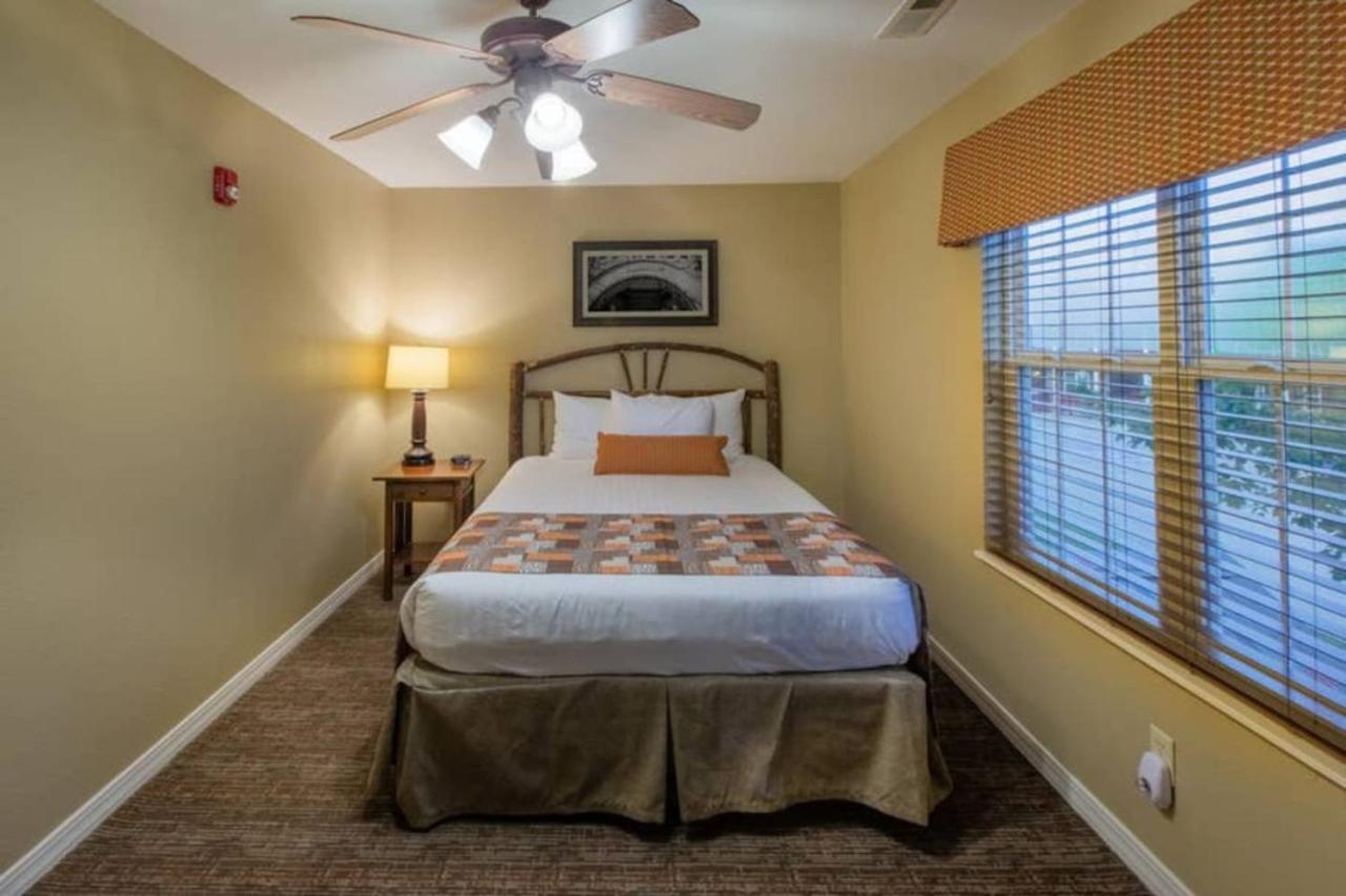 Beautiful 2BD condo in lakefront resort with lots of outdoor onsite activities