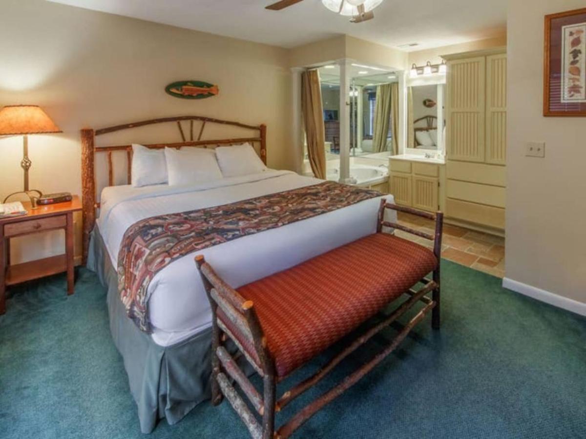 Beautiful 2BD condo in lakefront resort with lots of outdoor onsite activities
