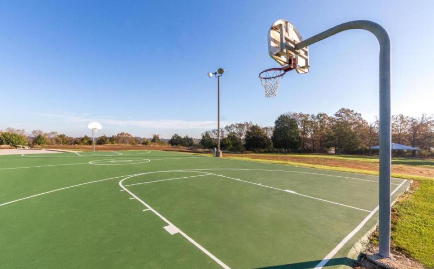 Beautiful 2BD condo in lakefront resort with lots of outdoor onsite activities