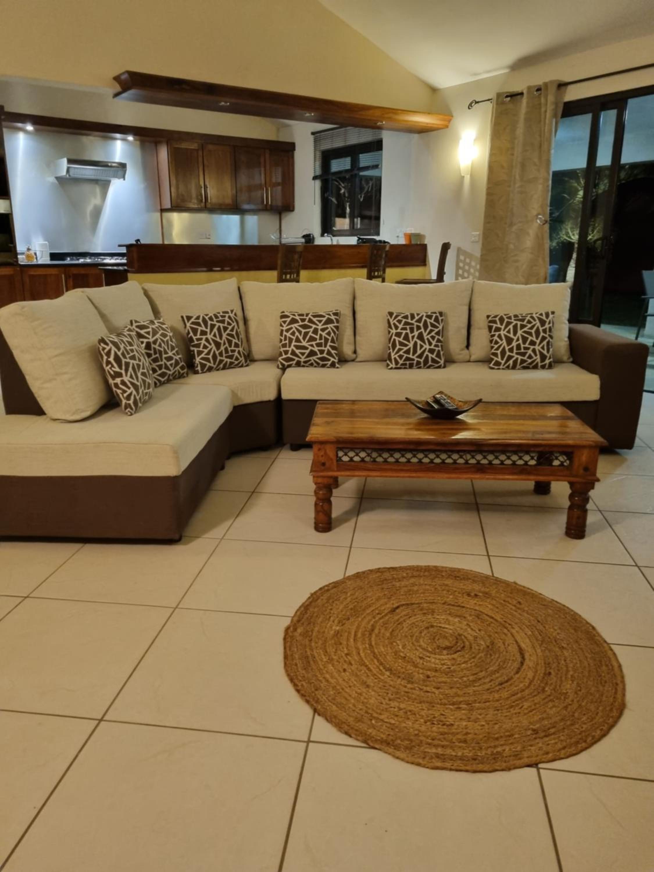 Villa avec piscine privée à 1 km de Grand Baie view 4