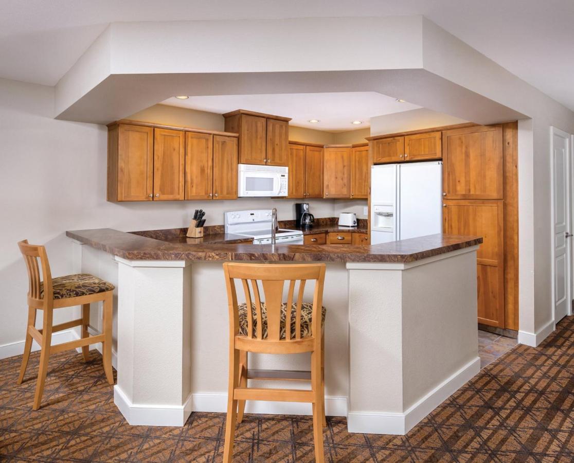 Coeur dAlene lake 2BD condo with resort amenities including indoor pool