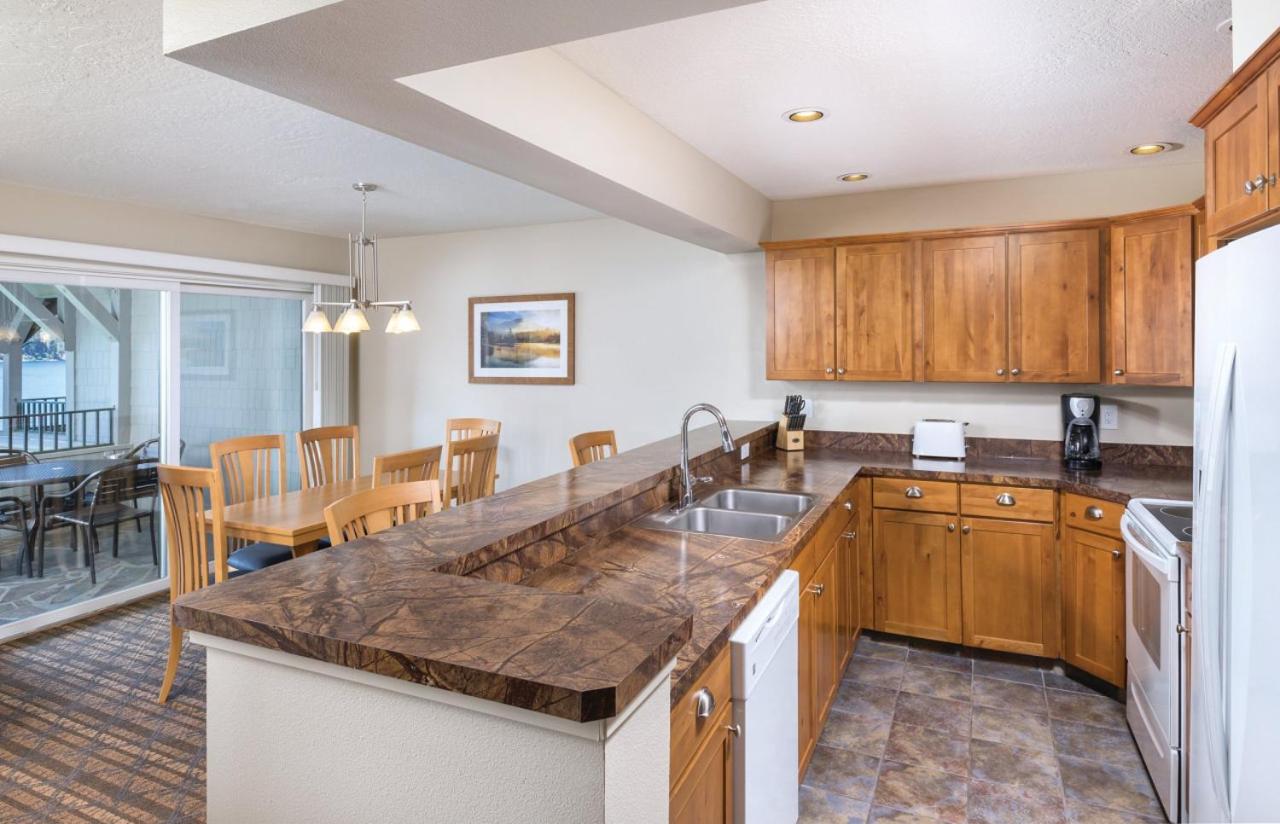 Coeur dAlene lake 2BD condo with resort amenities including indoor pool