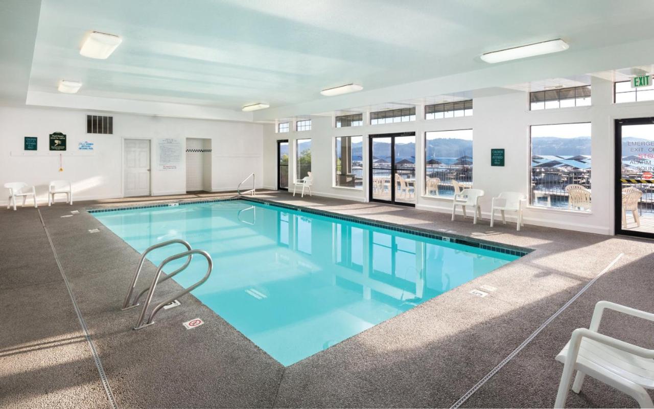 Coeur dAlene lake 2BD condo with resort amenities including indoor pool