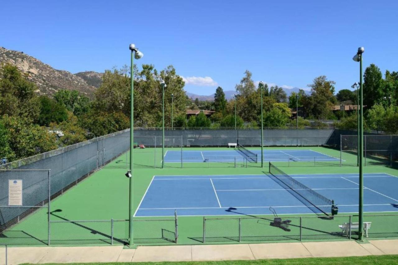 Diamond Riviera Oaks Resort and Racquet Club 1BD view 3