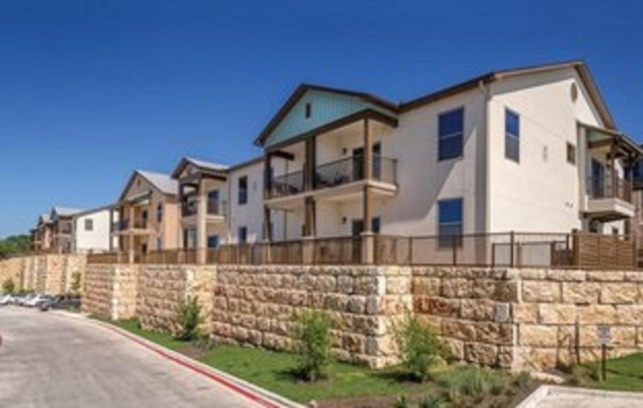 Thoughtful 1BD condo with resort amenities on banks of Lake Marble Falls view 5