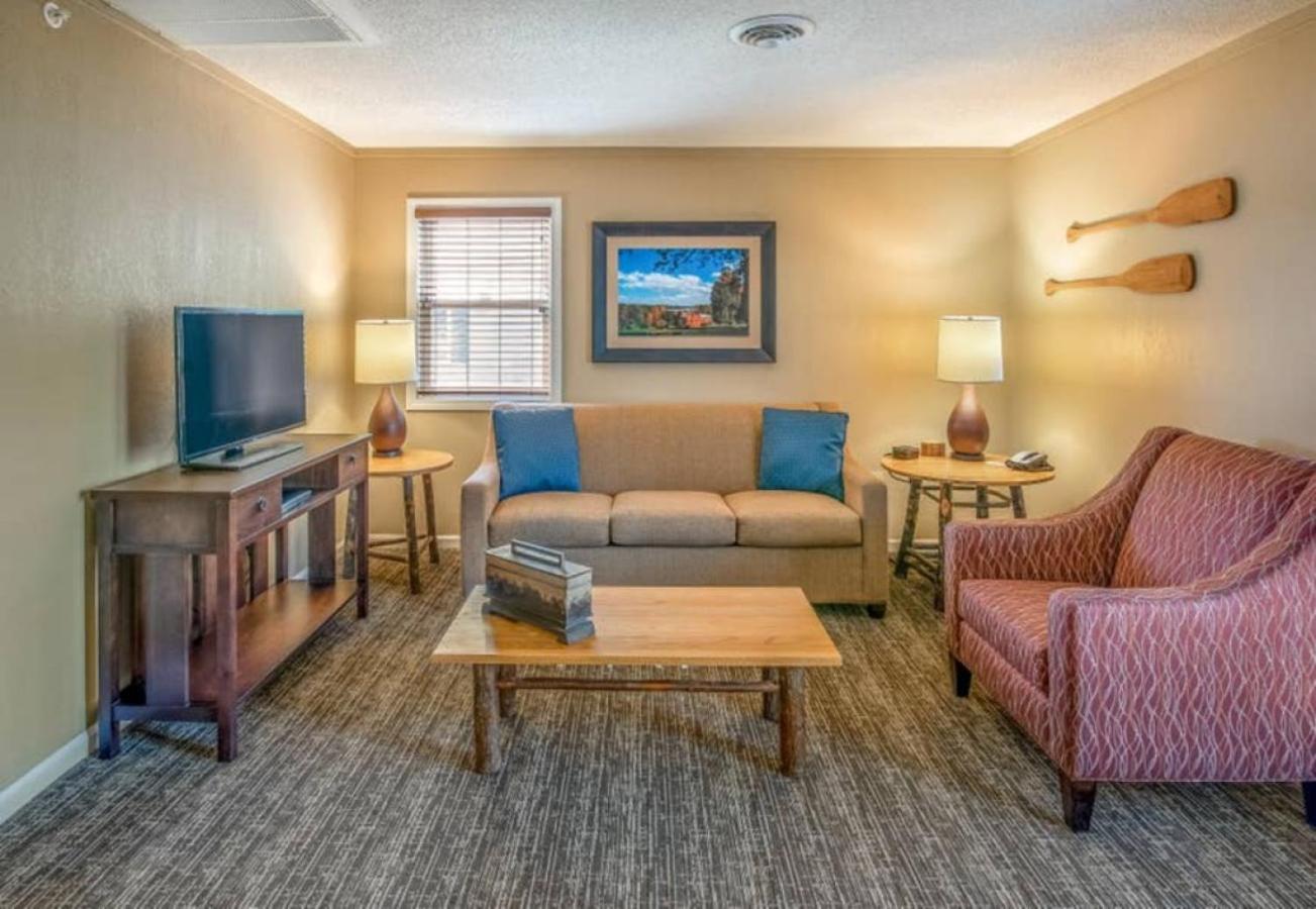 Holiday Inn Oak n Spruce Resort -1BD Sleep up to 4 view 4