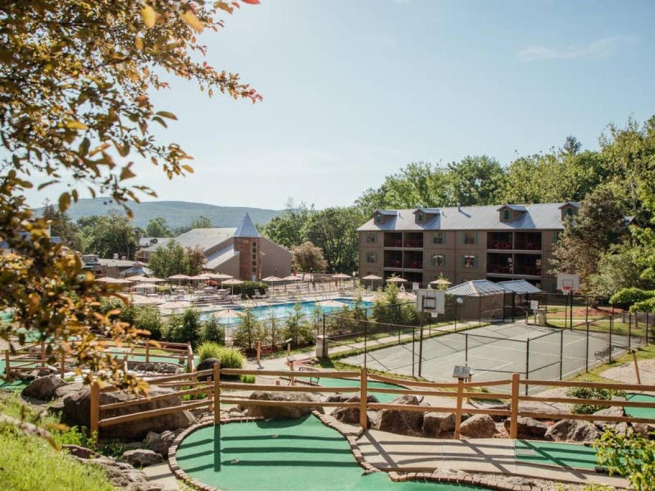 Holiday Inn Oak n Spruce Resort -1BD Sleep up to 4 view 5