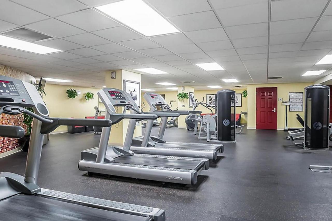 2BD resort condo with amenities and next to shopping right off the Las Vegas Strip view 2