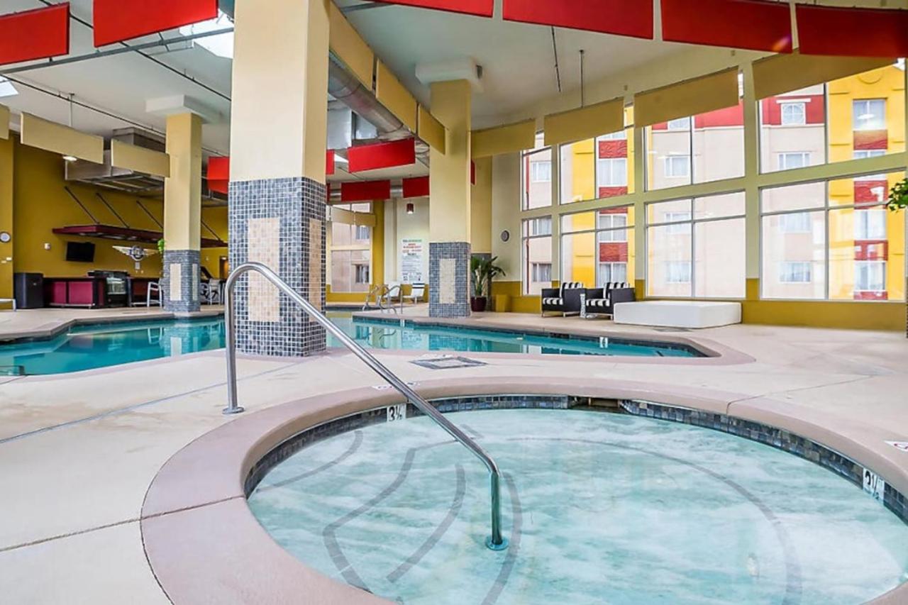 2BD resort condo with amenities and next to shopping right off the Las Vegas Strip view 5