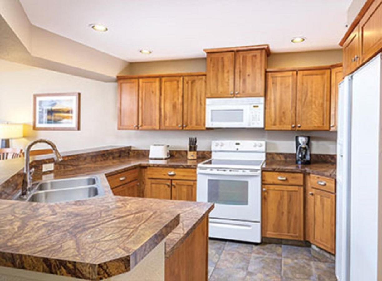 Enjoy the family at Coeur dAlene in this resort 3BD condo with indoor pool view 2