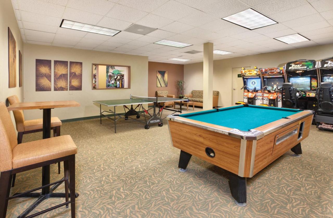 Family fun in Palm Springs in this resort 2BD condo with resort amenities including kids pool view 4