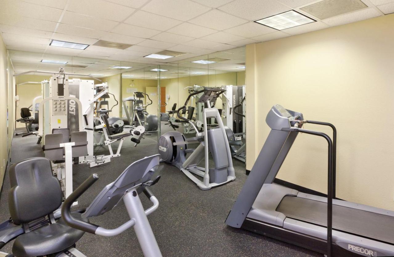 Family fun in Palm Springs in this resort 2BD condo with resort amenities including kids pool view 5