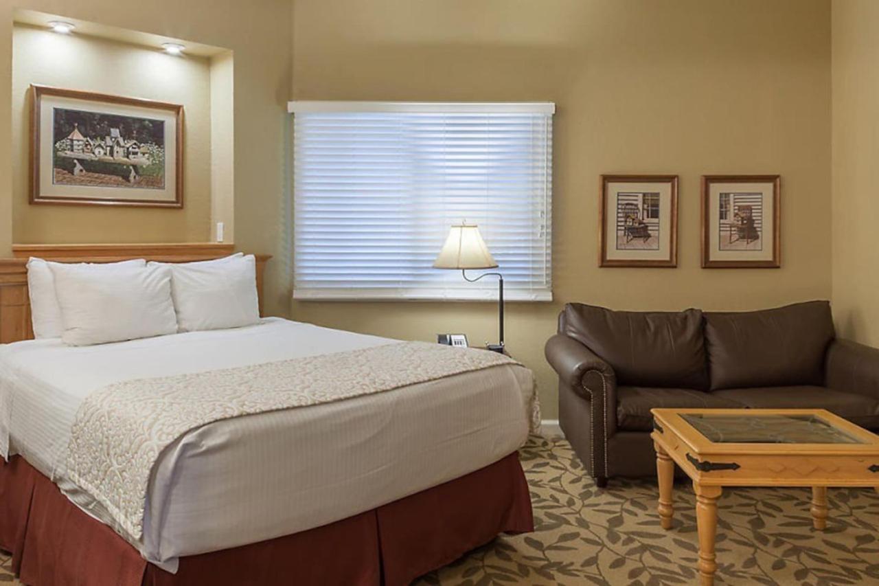 Easy Access to Dogwood Canyon in this great resort Studio Apt view 3