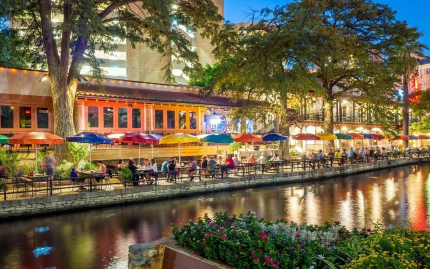 Enjoy Hill Country Adventures 2BD apt located in resort location