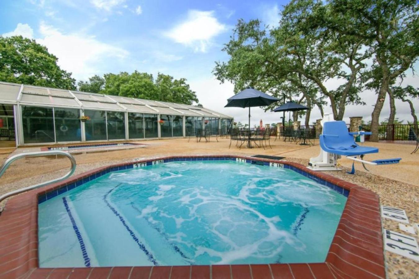 Enjoy Hill Country Adventures 2BD apt located in resort location